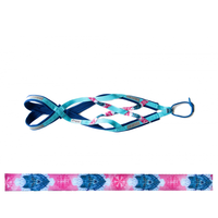 Blaues Zuggeschirr von Inua auf weißem Hintergrund