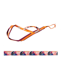 Orange Rotes Zuggeschirr von Inua auf weißem Hintergrund