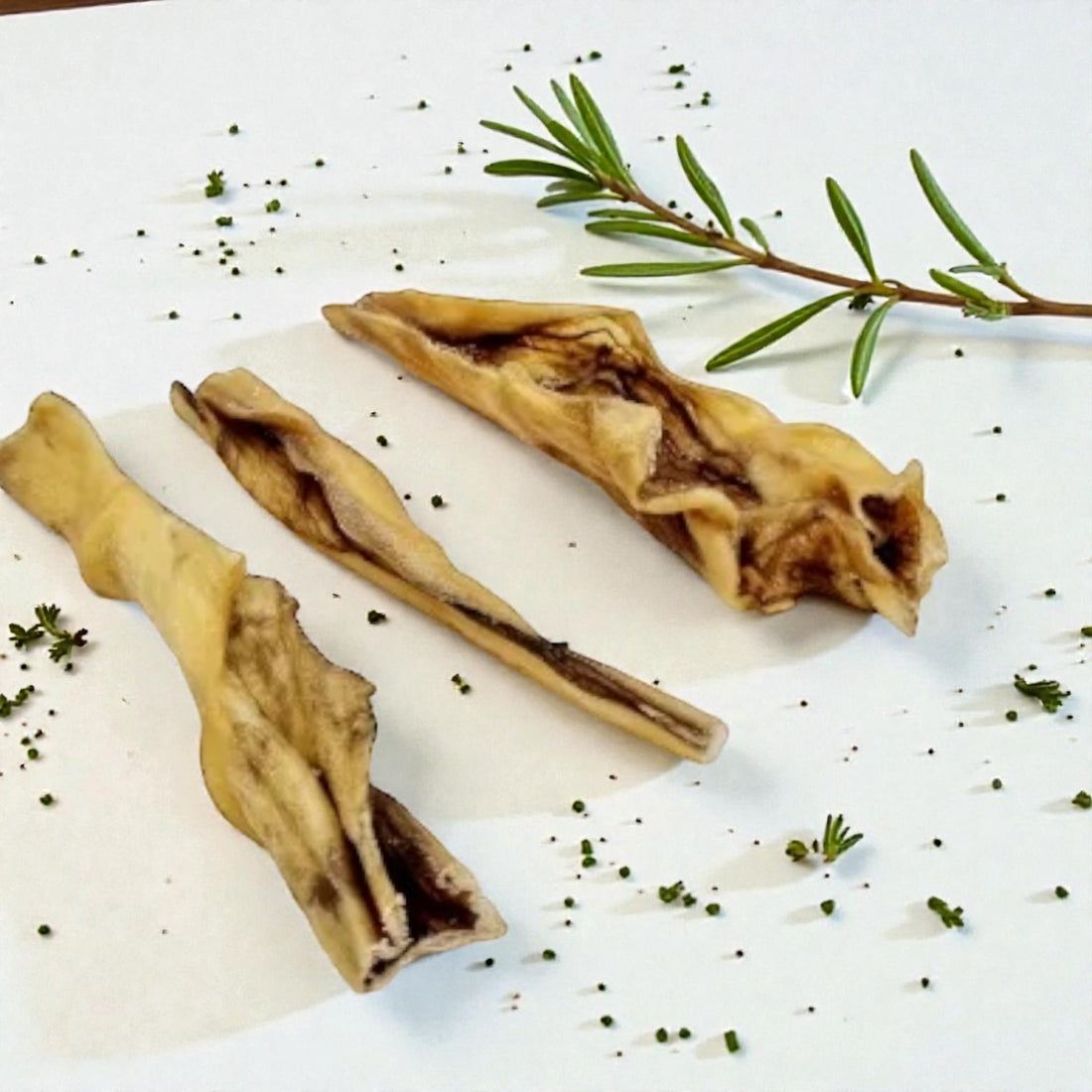 Hirschhautstücke für Hunde – Fettarmer Naturkauartikel aus 100 % Hirsch